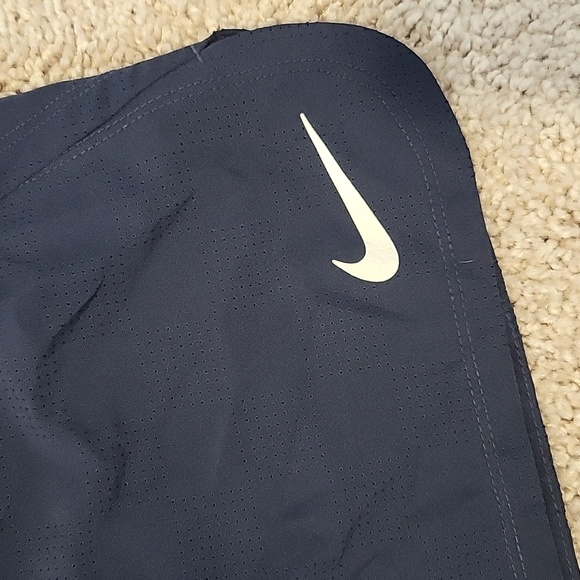 Large blue Nike dri-fit shorts - Picture 5 of 6